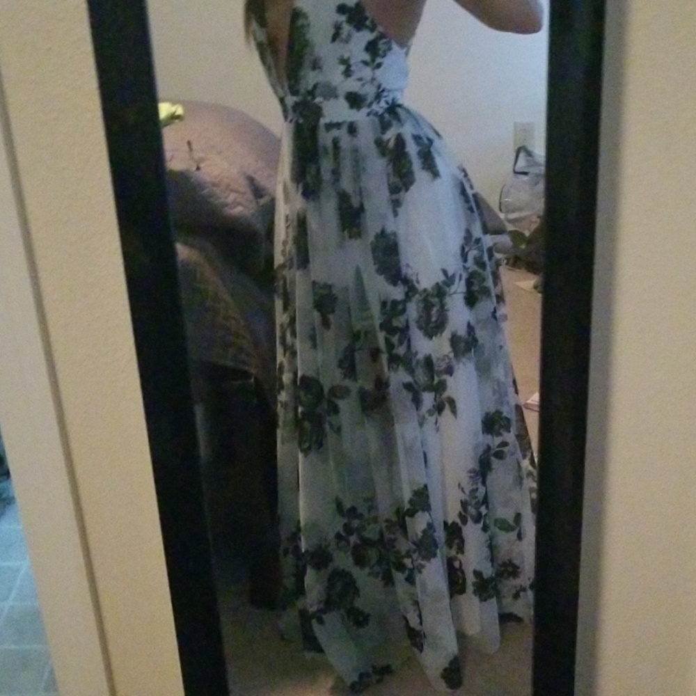 Dress - Picture 6 of 8
